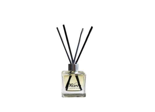 Olieve & Olie Christmas Diffuser Made of Fridays